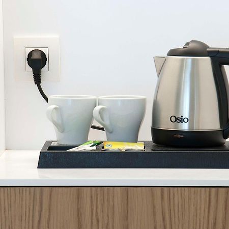 Отель Radisson Blu Towers Kaushambi Delhi Ncr Газиабад Экстерьер фото A kettle