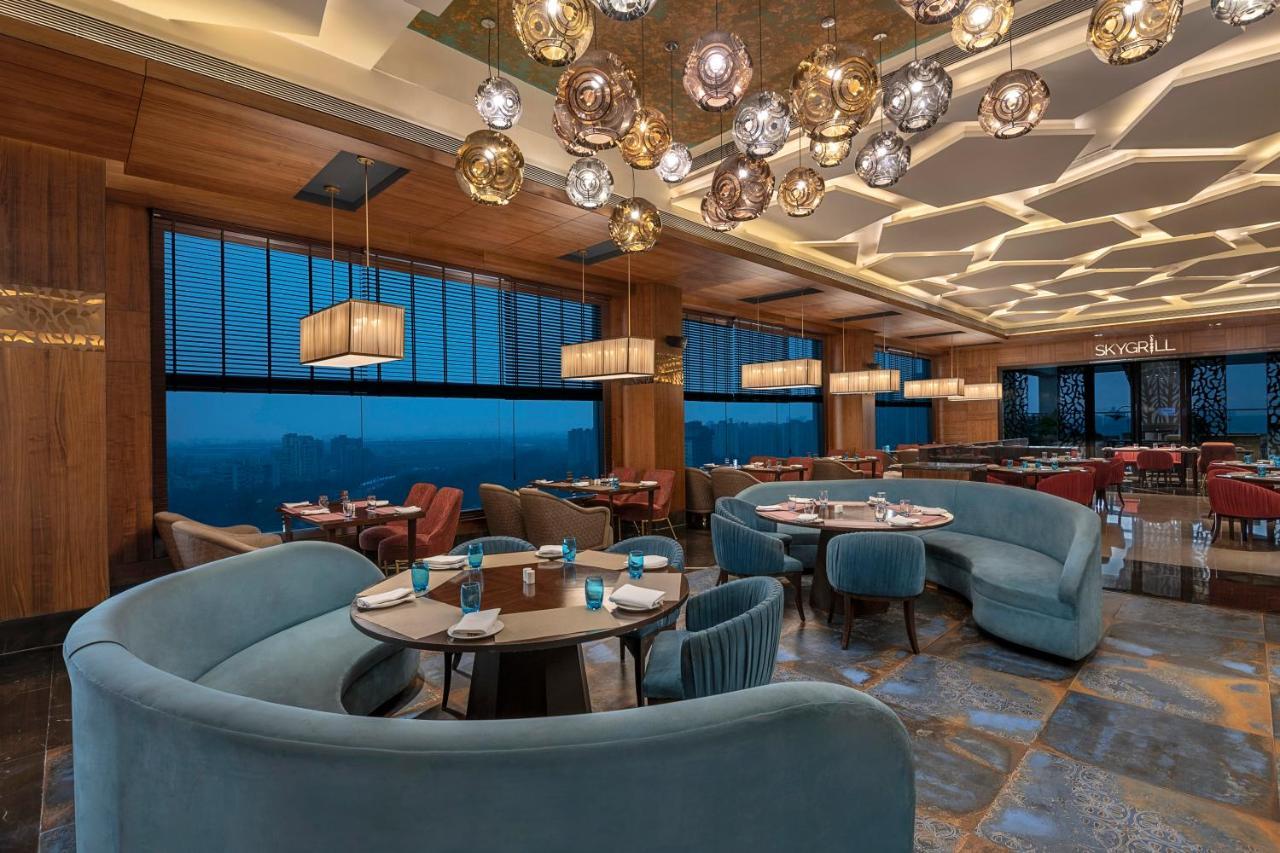 Отель Radisson Blu Towers Kaushambi Delhi Ncr Газиабад Экстерьер фото The restaurant
