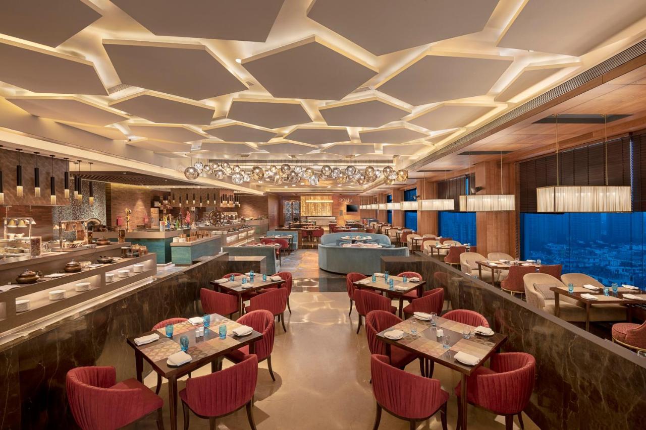 Отель Radisson Blu Towers Kaushambi Delhi Ncr Газиабад Экстерьер фото The restaurant