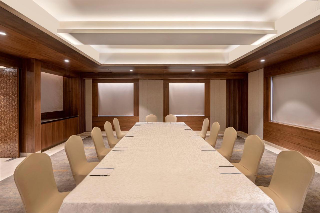 Отель Radisson Blu Towers Kaushambi Delhi Ncr Газиабад Экстерьер фото Boardroom