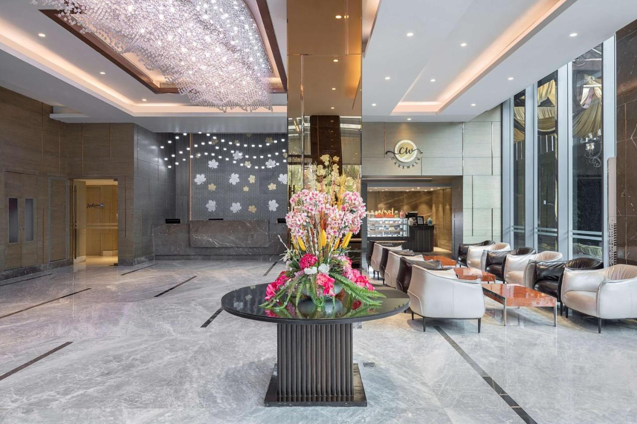 Отель Radisson Blu Towers Kaushambi Delhi Ncr Газиабад Экстерьер фото Lobby