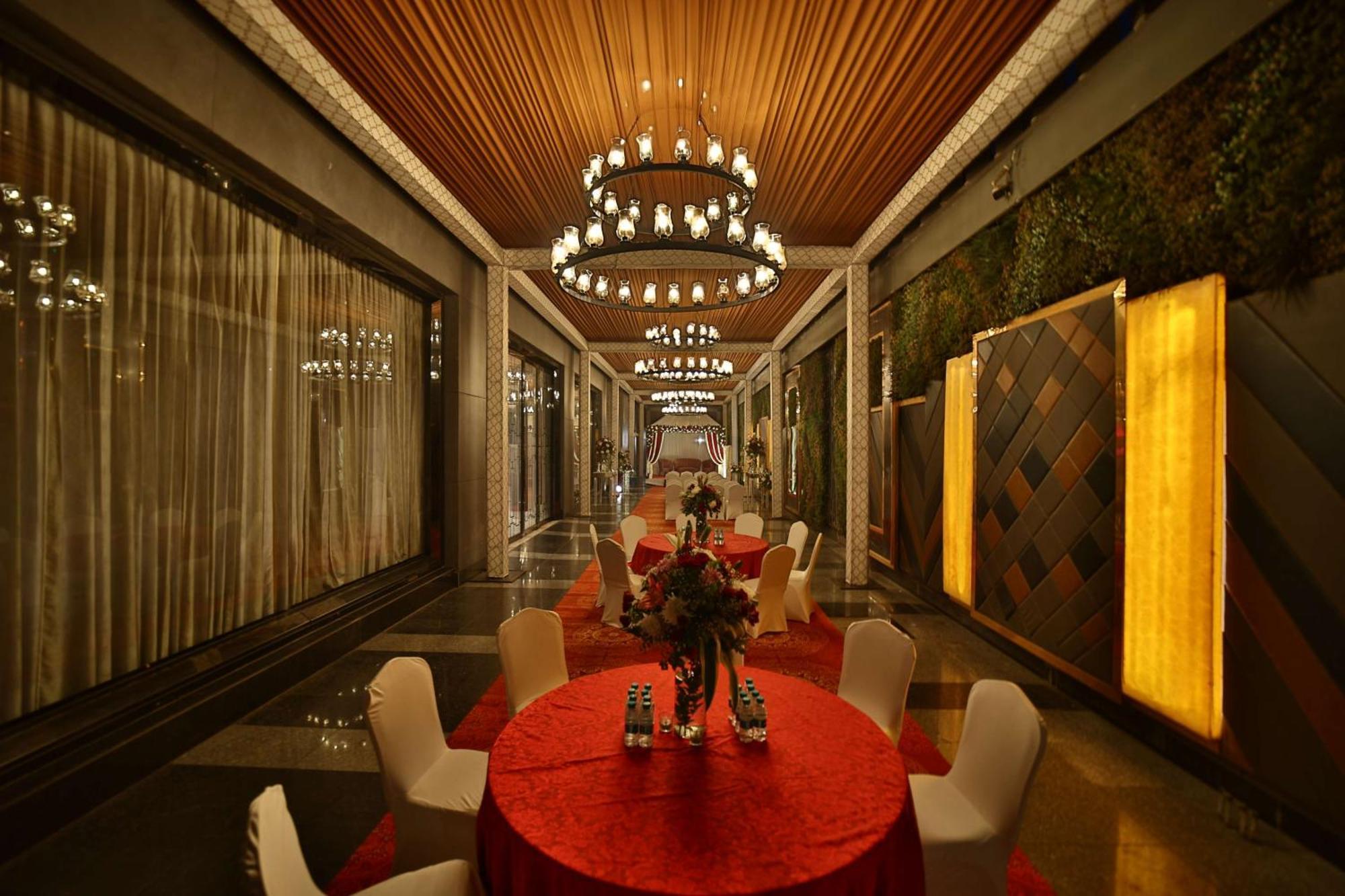 Отель Radisson Blu Towers Kaushambi Delhi Ncr Газиабад Экстерьер фото The Imperial, New Delhi