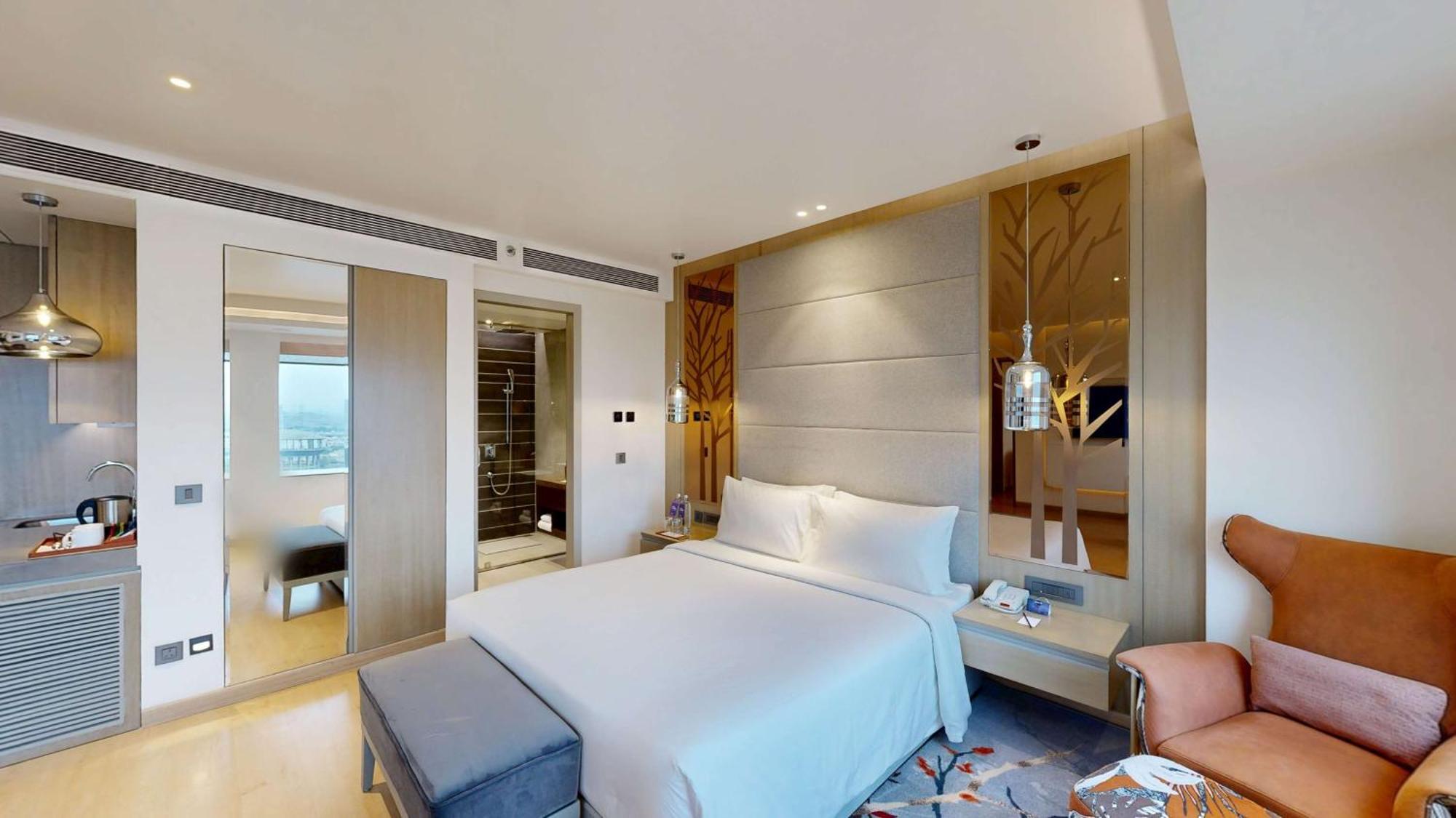 Отель Radisson Blu Towers Kaushambi Delhi Ncr Газиабад Экстерьер фото A bedroom at the hotel