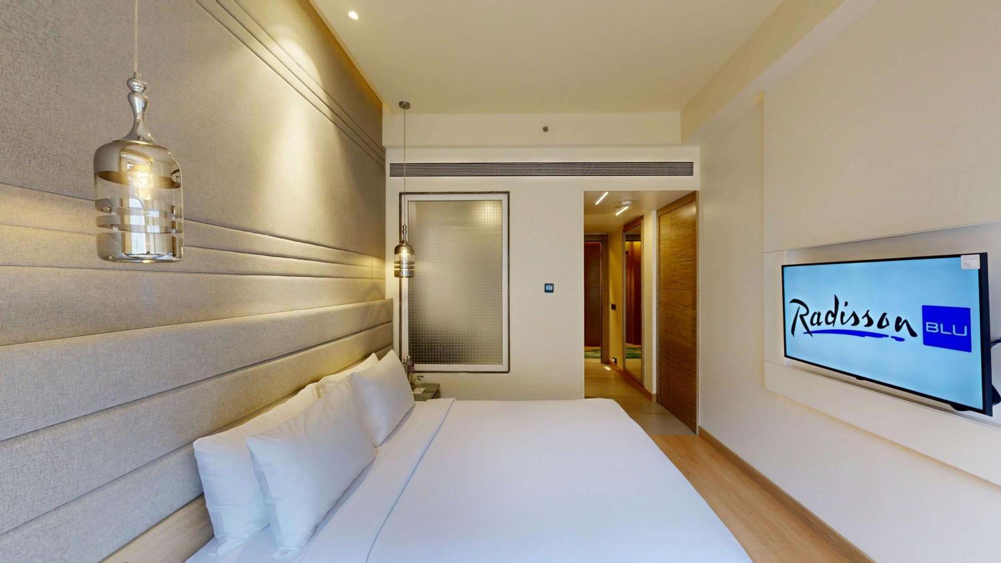 Отель Radisson Blu Towers Kaushambi Delhi Ncr Газиабад Экстерьер фото Deluxe Room