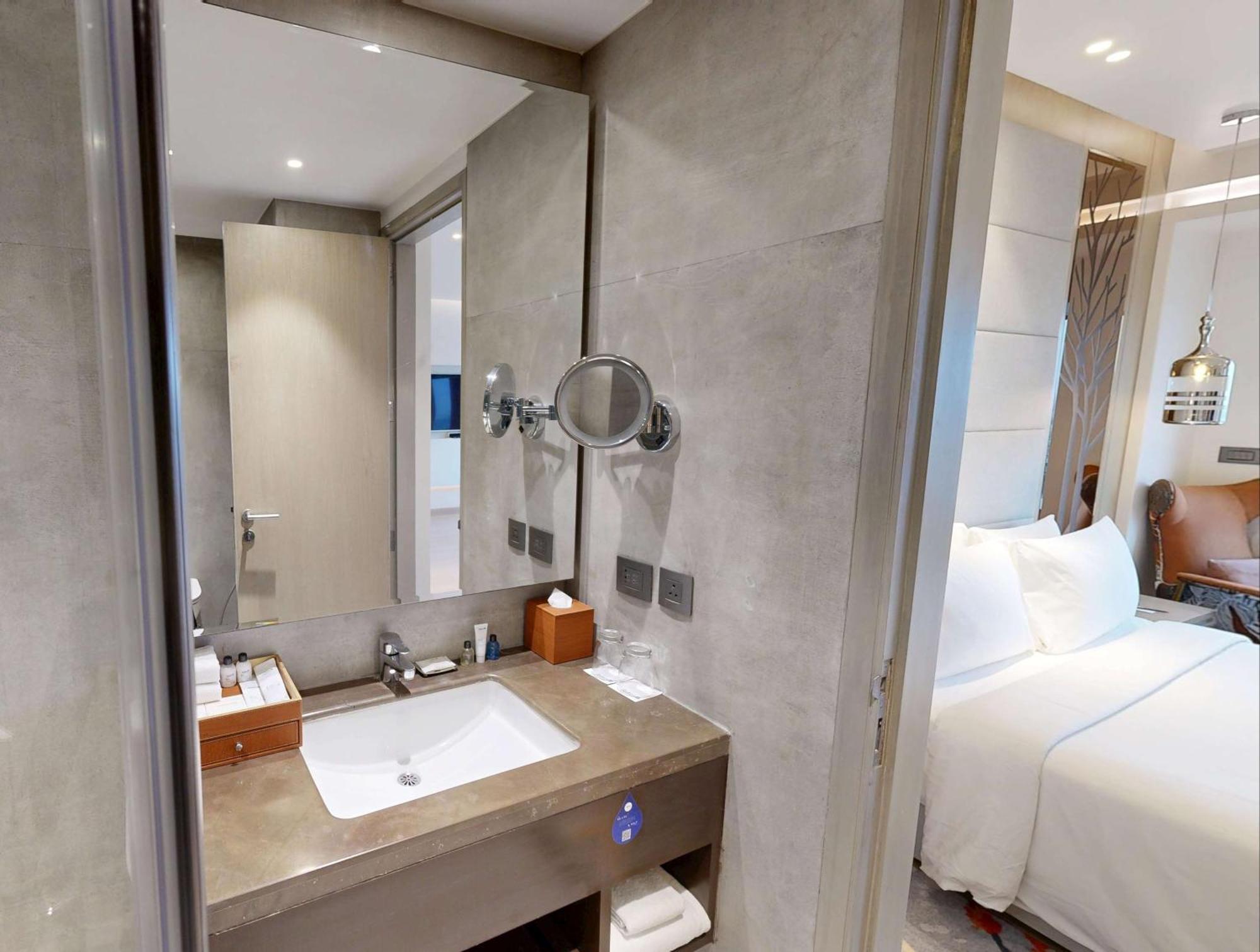 Отель Radisson Blu Towers Kaushambi Delhi Ncr Газиабад Экстерьер фото